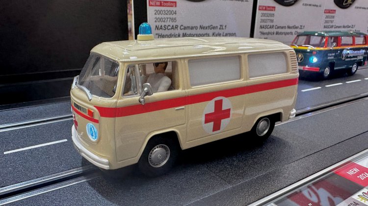 Carrera 27794 - VW Bus T2B - Ambulance Red Cross