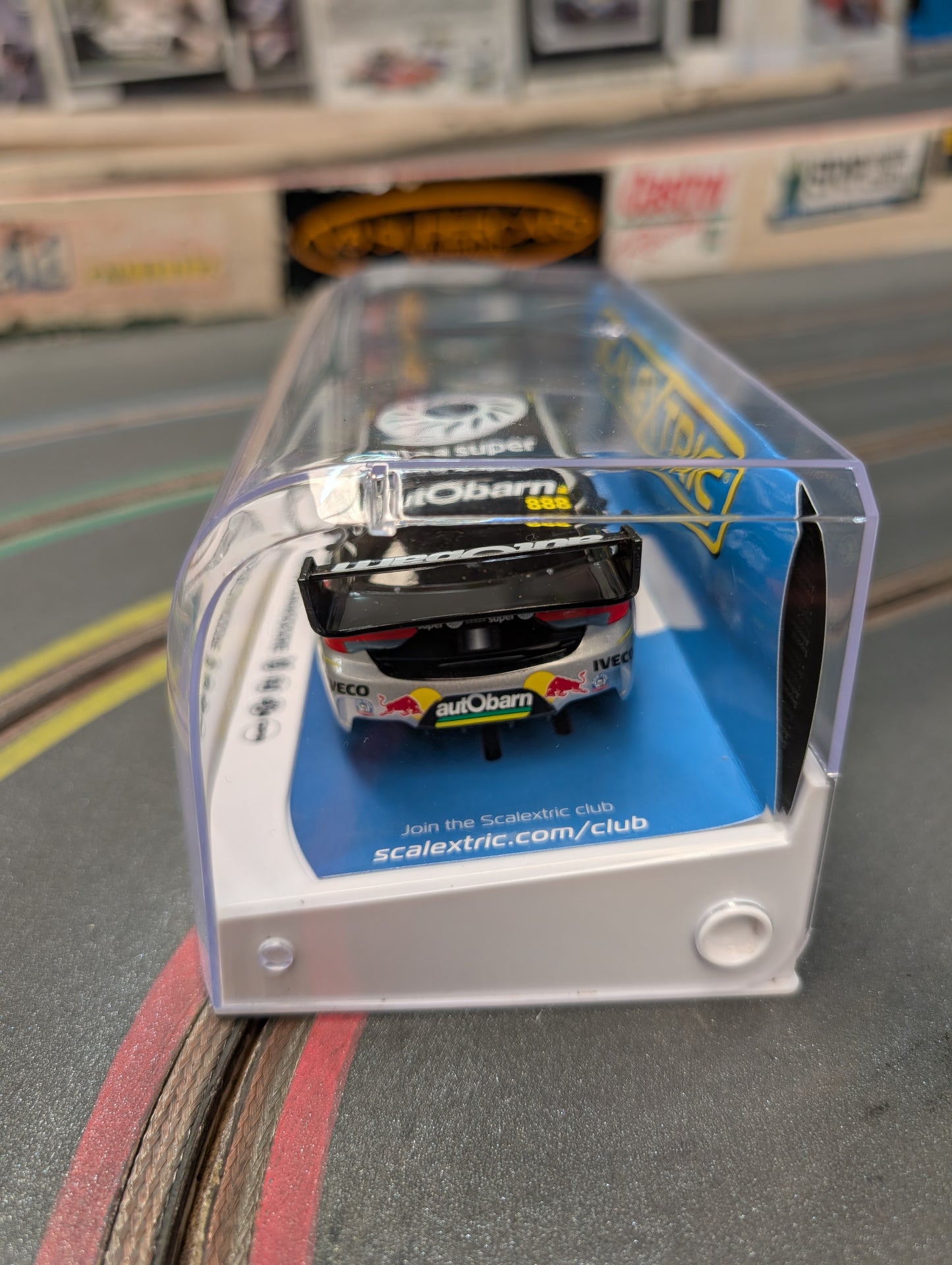 Scalextric C4025 - Holden Commodore ZB - 2018 Bathurst 1000 Winner - Craig Lowndes & Steven Richards #888 Autobarn