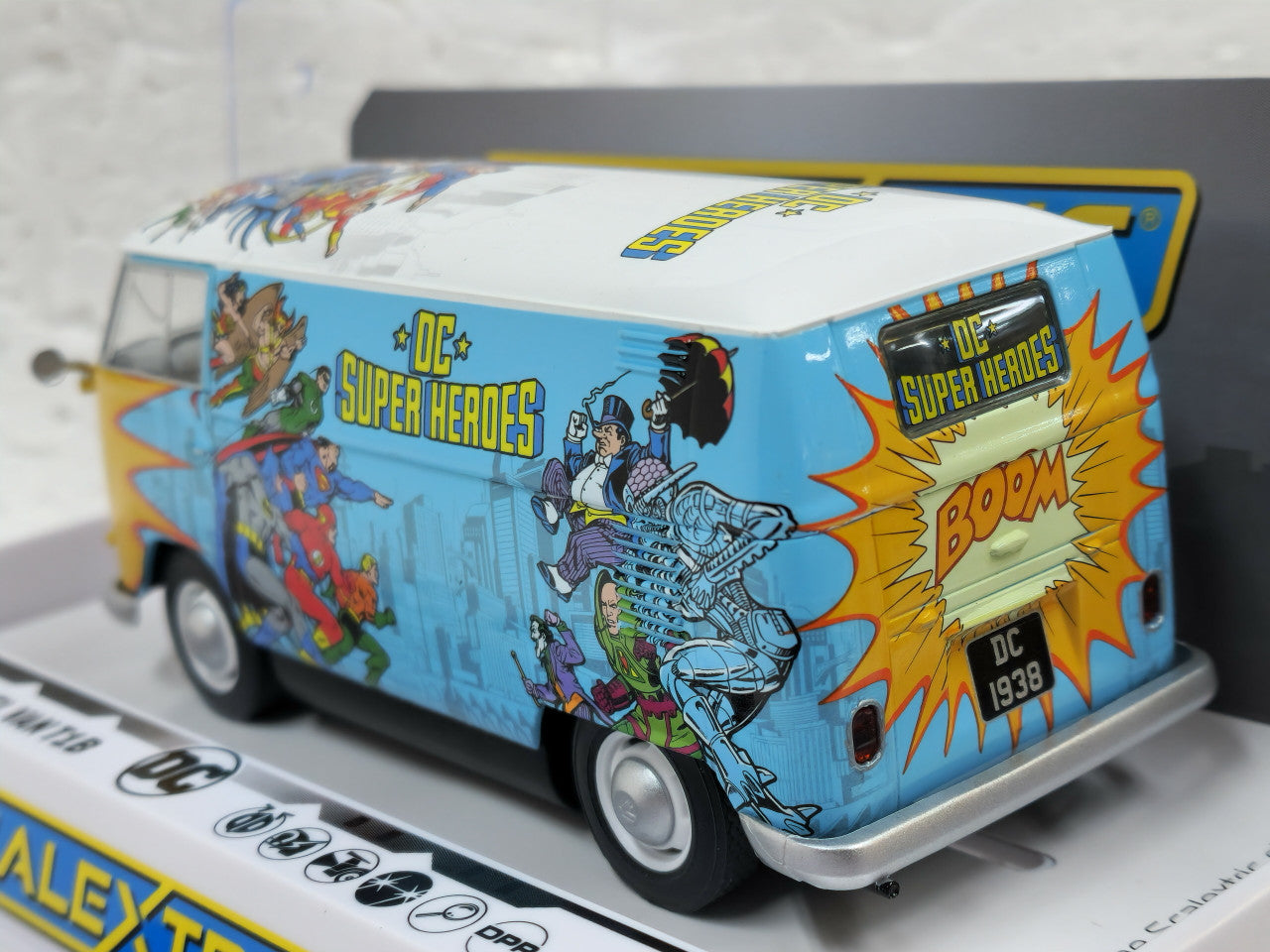 Scalextric C3933 - VW Panel van T1B - DC Comics livery (DPR)