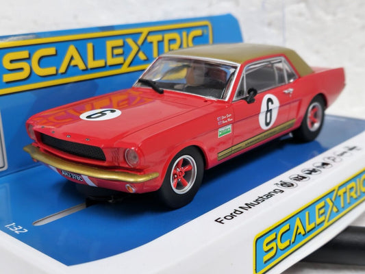 Scalextric C4339 - Ford Mustang Alan Mann Racing Henry Mann & Steve Soper