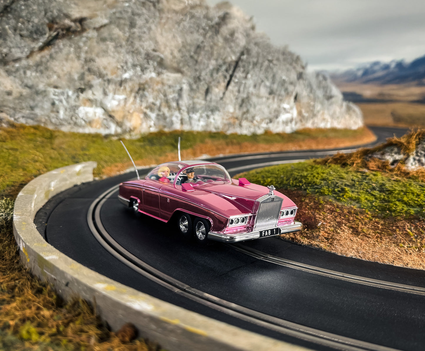 Scalextric C4579A - FAB 1 – THUNDERBIRDS – CHROME EDITION