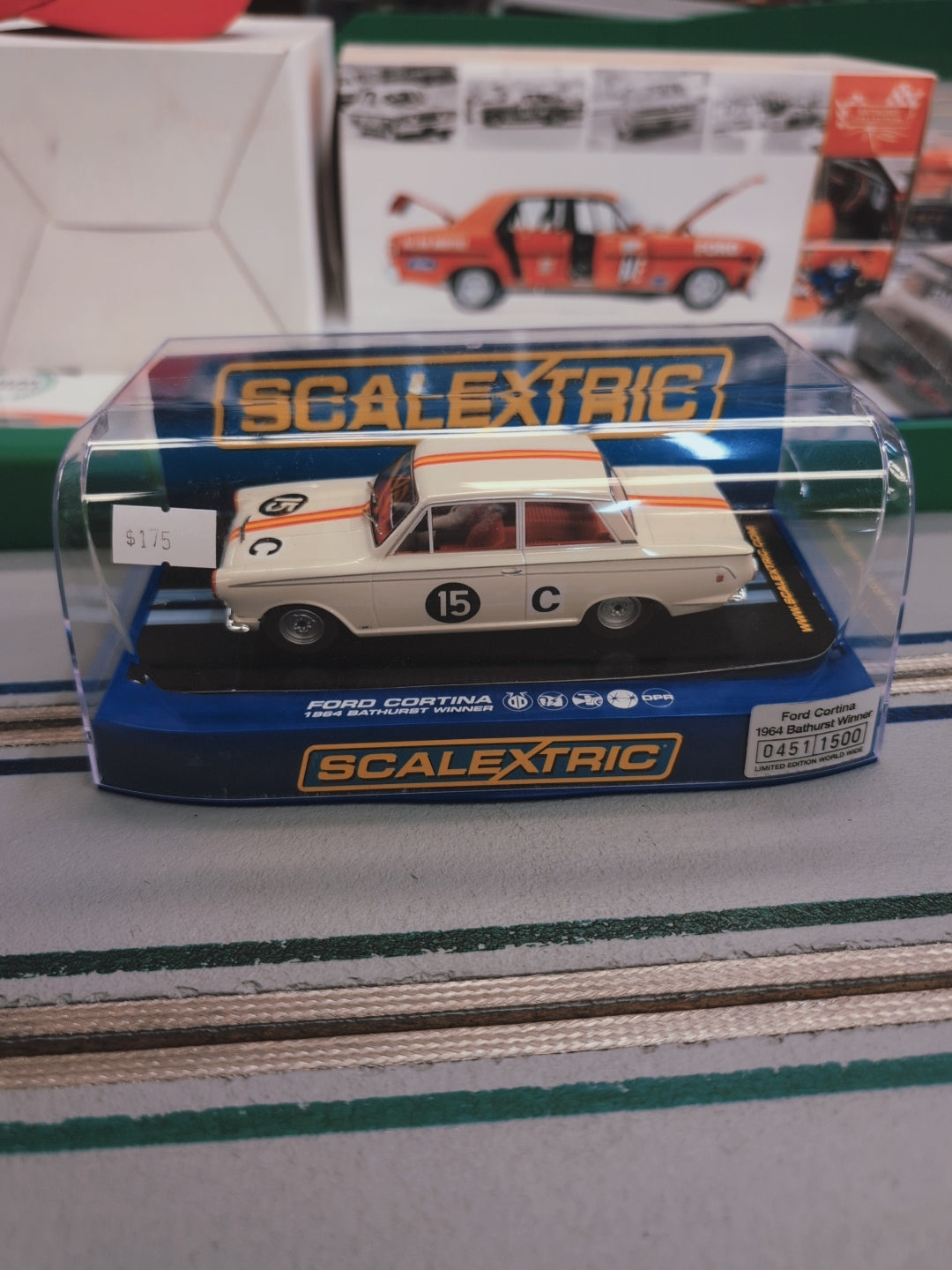 Scalextric C2951 - Ford Cortina 1964 Bathurst Winner