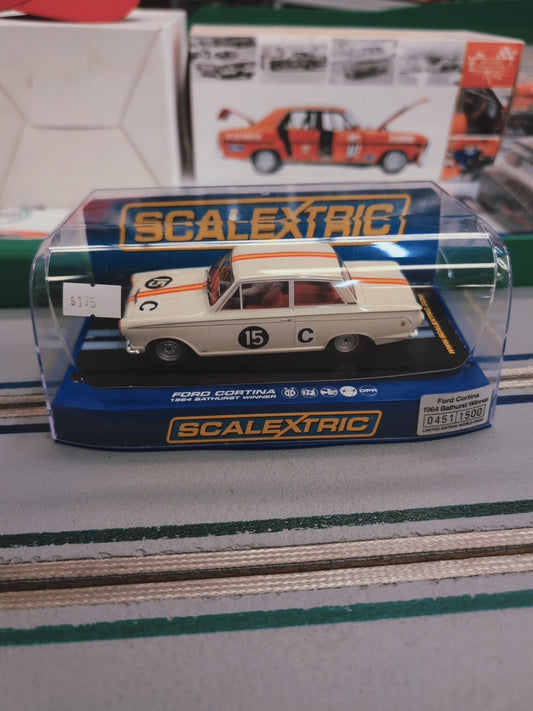Scalextric C2951 - Ford Cortina 1964 Bathurst Winner