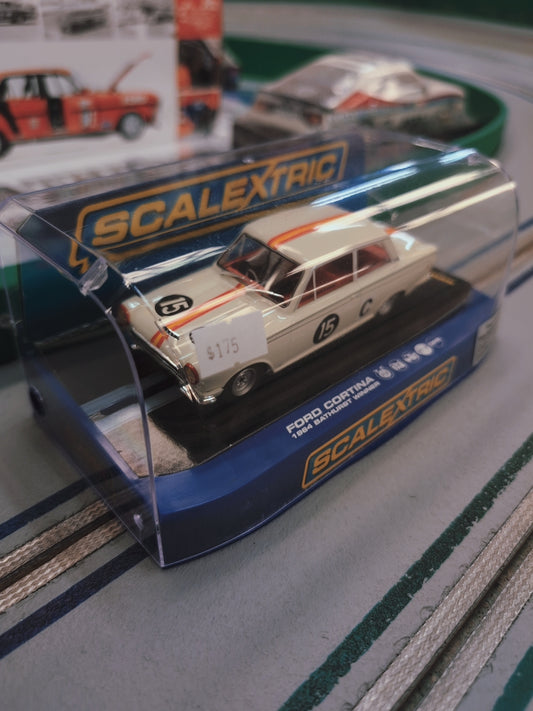 Scalextric C2951 - Ford Cortina 1964 Bathurst Winner