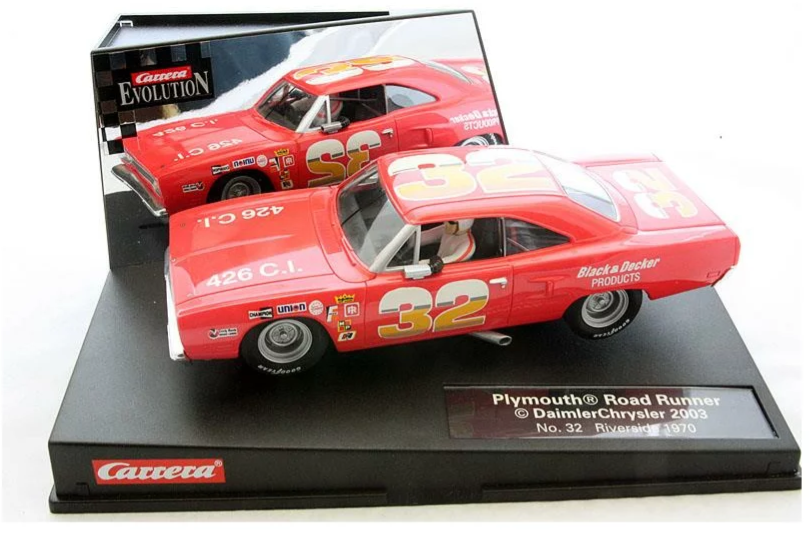 Carrera 25718 - Plymouth Roadrunner no.32 Riverside '70