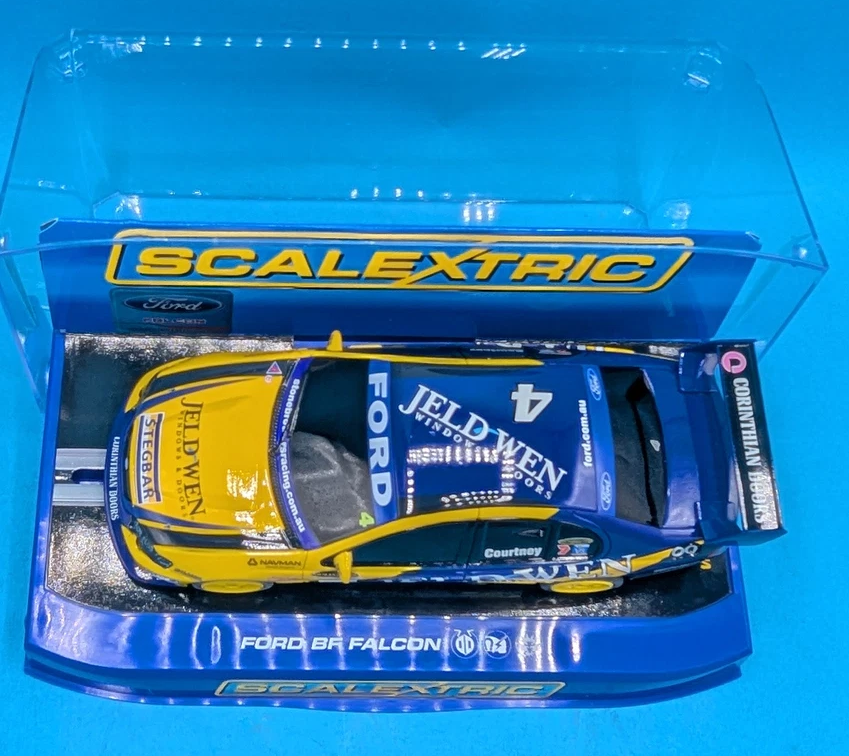 Scalextric C2831 - Ford Performance Racing BF Falcon James Courtney #4