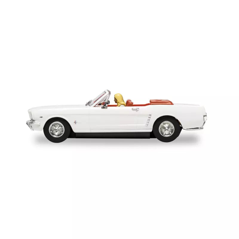 Scalextric C4404 James Bond Ford Mustang Goldfinger 1/32 Slot Car